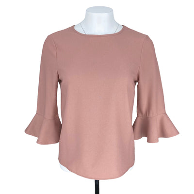 Vero Moda 10$ to 25$
17.5&quot; Chest
22&quot; Length
3/4 Sleeve Blouse
Excellent Condition
Pink
Size Small
Tops
Vero Moda
W0090-3366
Women