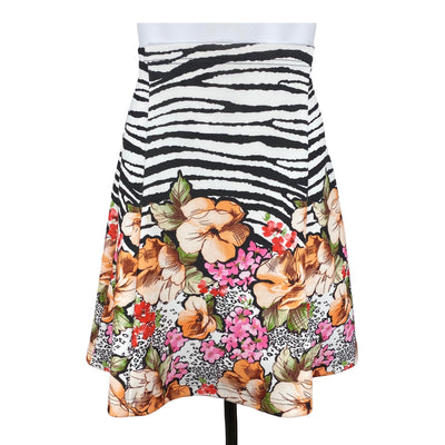 Milano 10$ to 25$
20&quot; Length
28&quot; Waist
Black
Casual Skirt
Designer
Excellent Condition
Floral Print
Milano
Size Small
Skirts
Stretch
W0093-3480
White
Women