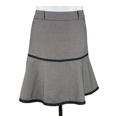 Smart Set 10$ to 25$
18&quot; Length
26&quot; Waist
Black
Casual Skirt
Excellent Condition
Grey
Size 1
Skirts
Smart Set
W0093-3494
Women