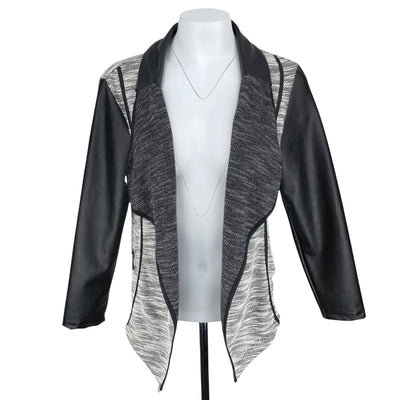 Marie Claire 10$ to 25$
19.5&quot; Chest
21&quot; Length
Black
Cardigan
Excellent Condition
Marie Claire
Quebec
Silver
Size Medium
Sweaters
W0078-2939
White
Women