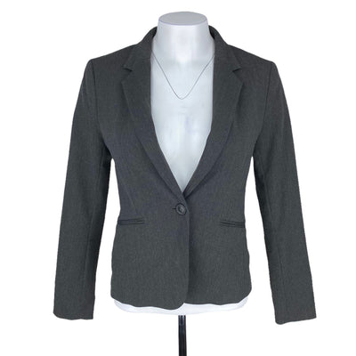 H&amp;M 10$ to 25$
16&quot; Chest
21&quot; Length
Blazer
Coats &amp; Jackets
Excellent Condition
Grey
H&amp;M
Size 6
W0093-3493
Women