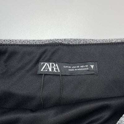 ZARA Metallic Thread Draped Mini Skirt Sz XS Silver 10$ to 25$
14&quot; Length
24.5&quot; Waist
Ruched
Silver
Size XS
Stretch
ZARA Metallic Thread Draped Mini Skirt Sz XS Silver
