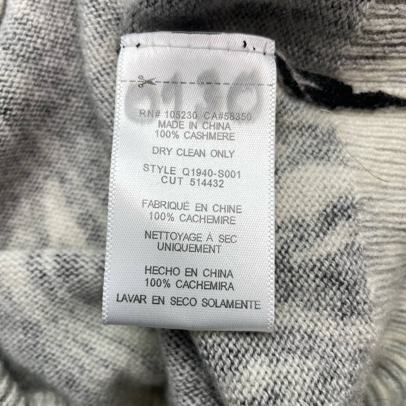 EQUIPMENT 100% Cashmere Zebra Print Sweater Sz XS 17&quot; Chest
22&quot; Length
25$ to 50$
Cashmere
EQUIPMENT 100% Cashmere Zebra Print Sweater Sz XS
Size XS
Stretch