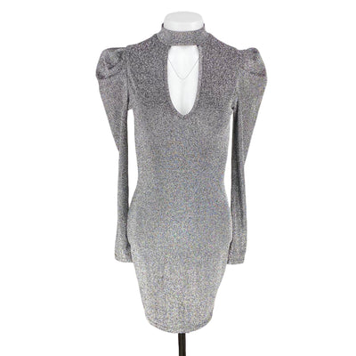 Shein 10$ to 25$
15&quot; Chest
Casual Dress
Dresses
Excellent Condition
Shein
Silver
Size Small
W0095-3569
Women
Zip Up