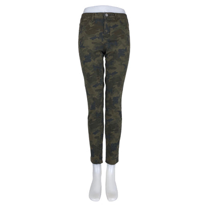 Jordache 10$ to 25$
29&quot; Waist
36&quot; Length
Camouflage
Excellent Condition
Jeans
Jordache
Olive
Size 6
W0042-1628
Women