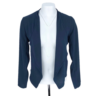 One Fashion By Vero Moda 10$ to 25$
18&quot; Chest
21&quot; Length
Cardigan
Excellent Condition
Navy
One Fashion By Vero Moda
Size 36
Size Medium
Sweaters
W0091-3407
Women