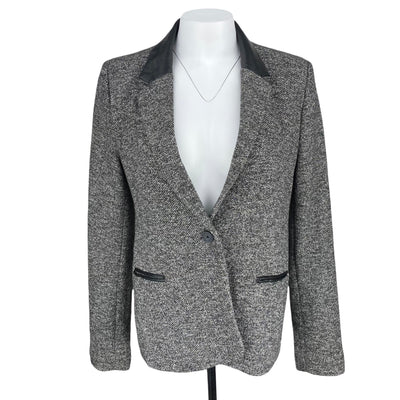 Twik 18.5&quot; Chest
25&quot; Length
25$ to 50$
Black
Blazer
Button Up
Coats &amp; Jackets
Excellent Condition
Grey
Padded Shoulders
Quebec
Size Large
Twik
W0076-2845
Women
