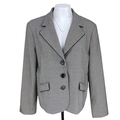 Laura 24&quot; Length
25$ to 50$
Black
Blazer
Canada
Coats &amp; Jackets
Excellent Condition
Laura
Size 16
W0084-3173
White
Women