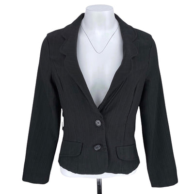 Bizz Girl 10$ to 25$
21&quot; Length
Bizz Girl
Black
Blazer
Coats &amp; Jackets
Excellent Condition
Size Large
W0084-3175
Women