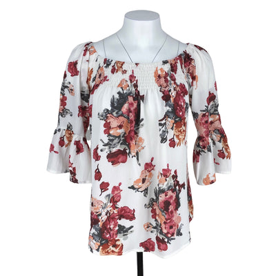 Feitong 10$ to 25$
18&quot; Chest
22&quot; Length
3/4 Sleeve Blouse
Excellent Condition
Feitong
Floral Print
Grey
Red
Size Medium
Tops
W0094-3503
White
Women