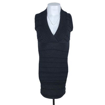 Limité 10$ to 25$
31&quot; Length
5&quot; Chest
Black
Casual Dress
Dresses
Excellent Condition
Limité
Size XS
W0095-3539
Women