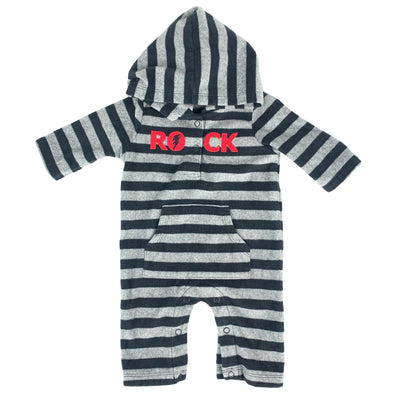 George 10.5&quot; Chest
18&quot; Length
3 Months
B0009-409
Black
Boys
Button Up
Excellent Condition
George
Grey
Half Button Up
Hooded
Red
Size 0 to 3 Months
Sleeper
Sleepwear &amp; Loungewear
Stripe Print
Under 10$